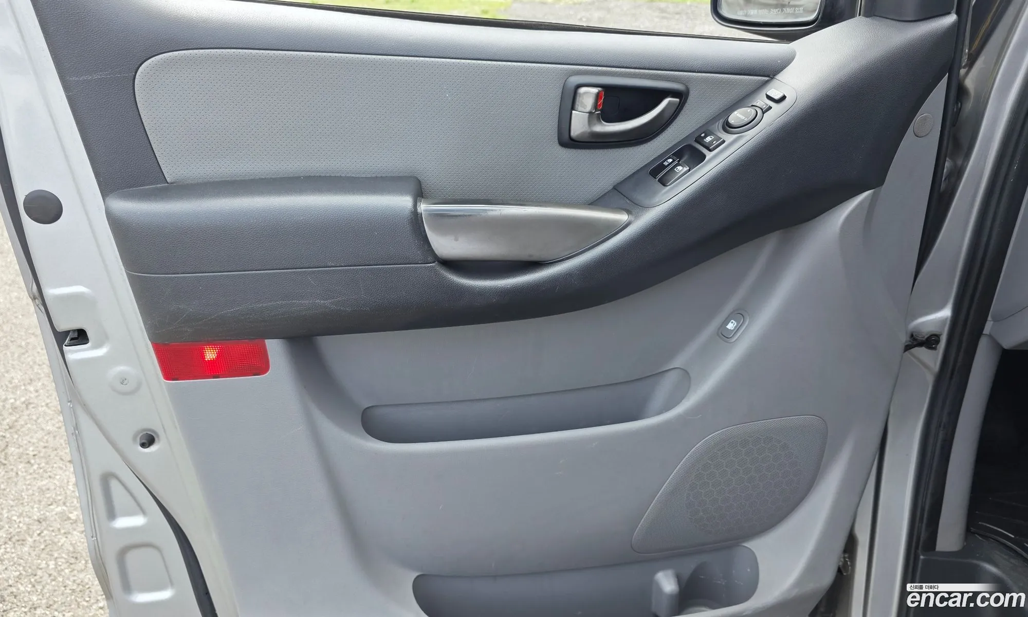 Hyundai Grand Starex 2012 — 24