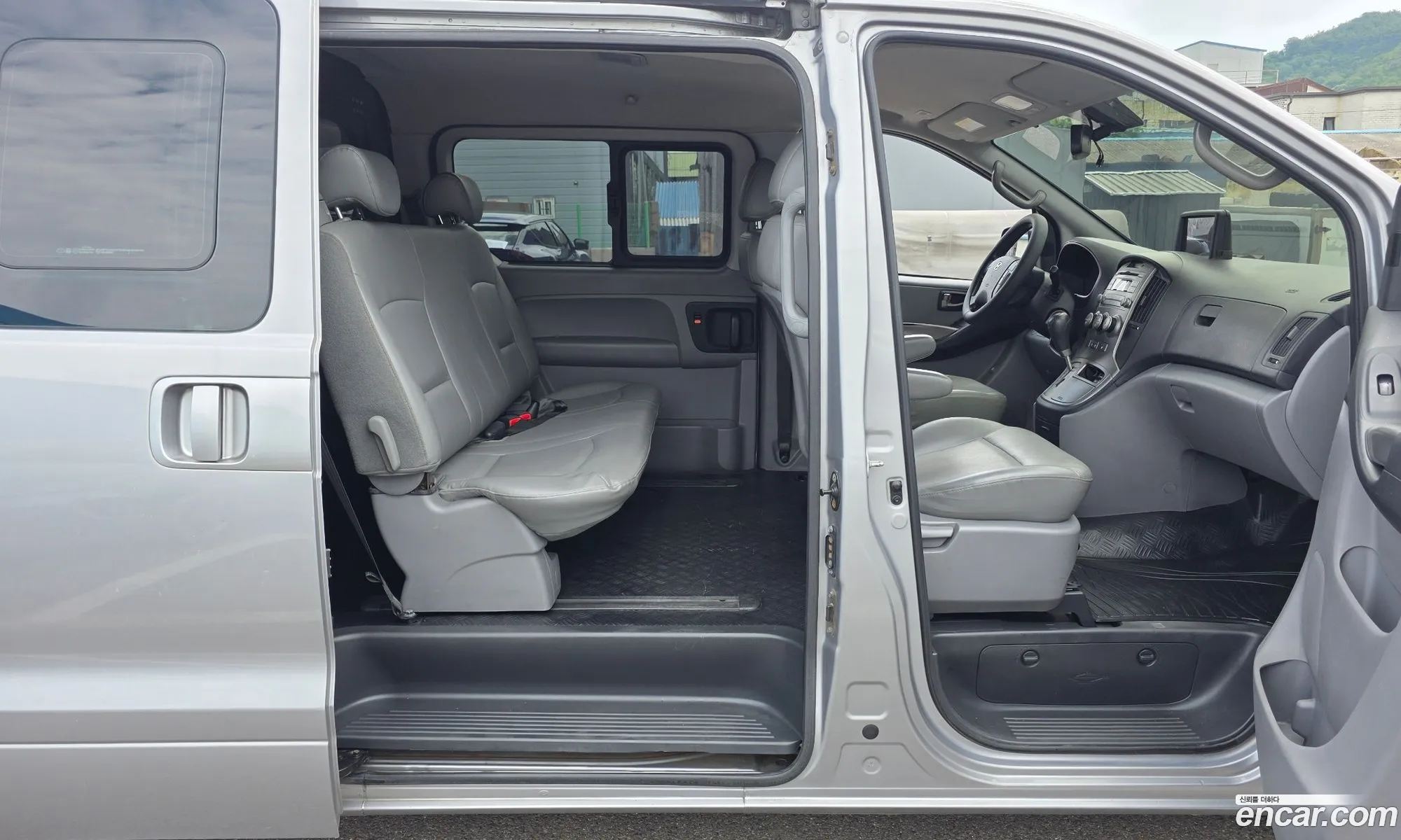 Hyundai Grand Starex 2012 — 23