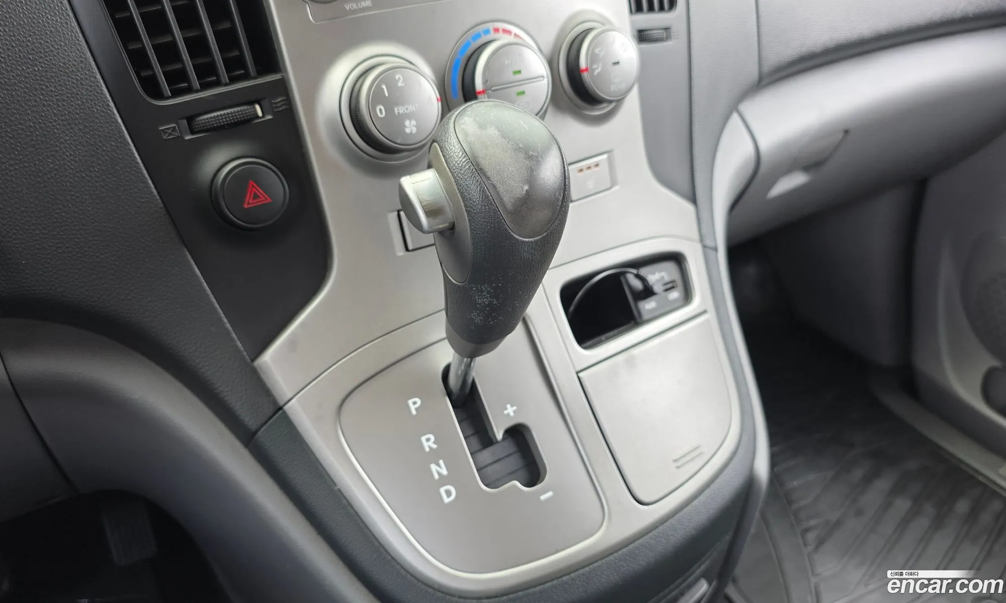 Hyundai Grand Starex 2012 — 16