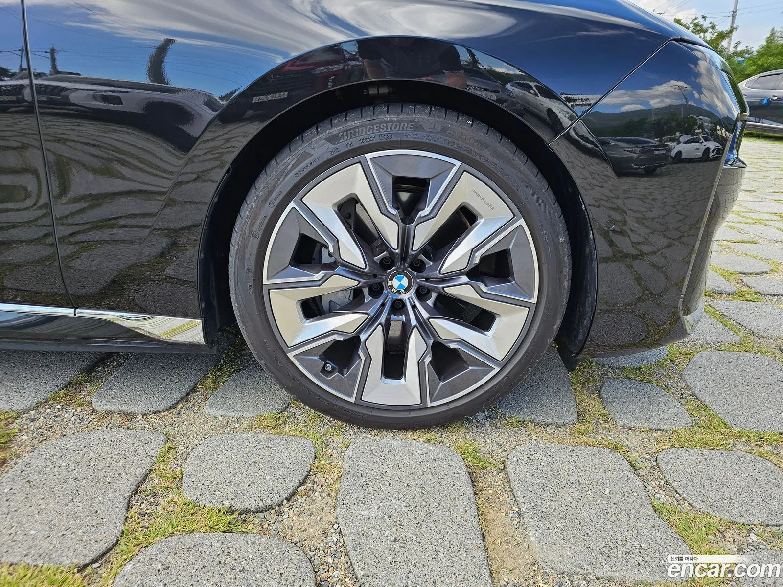 BMW i7