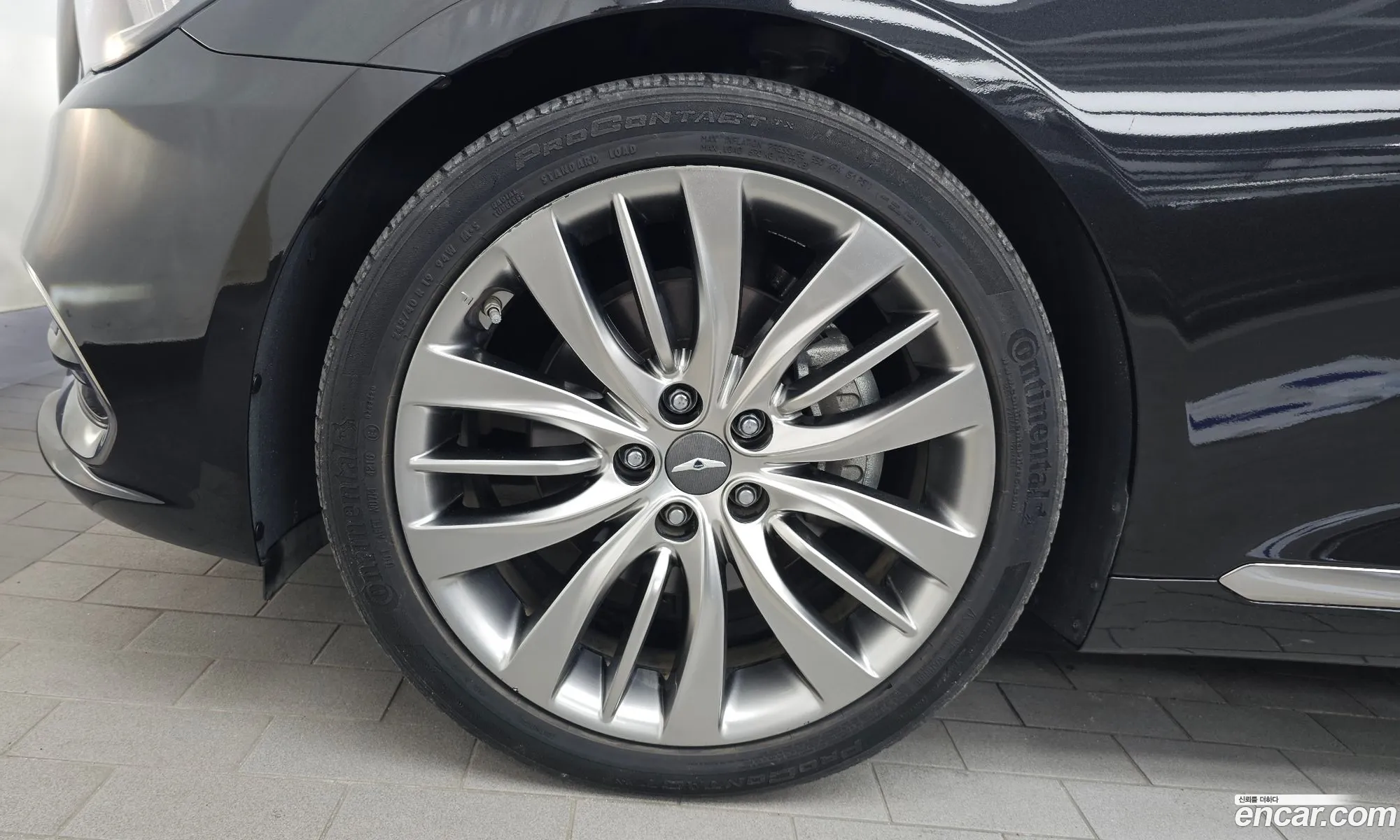 Genesis G80 2017 KMHGM41DBHU232088 — 9