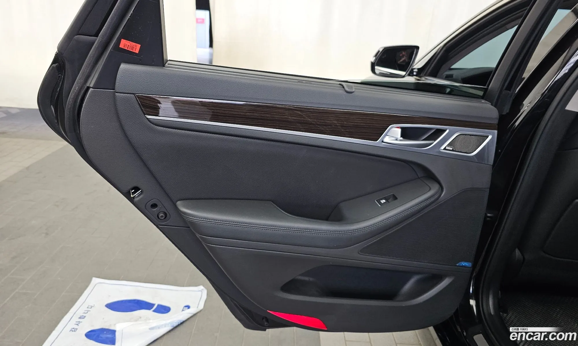 Genesis G80 2017 KMHGM41DBHU232088 — 32
