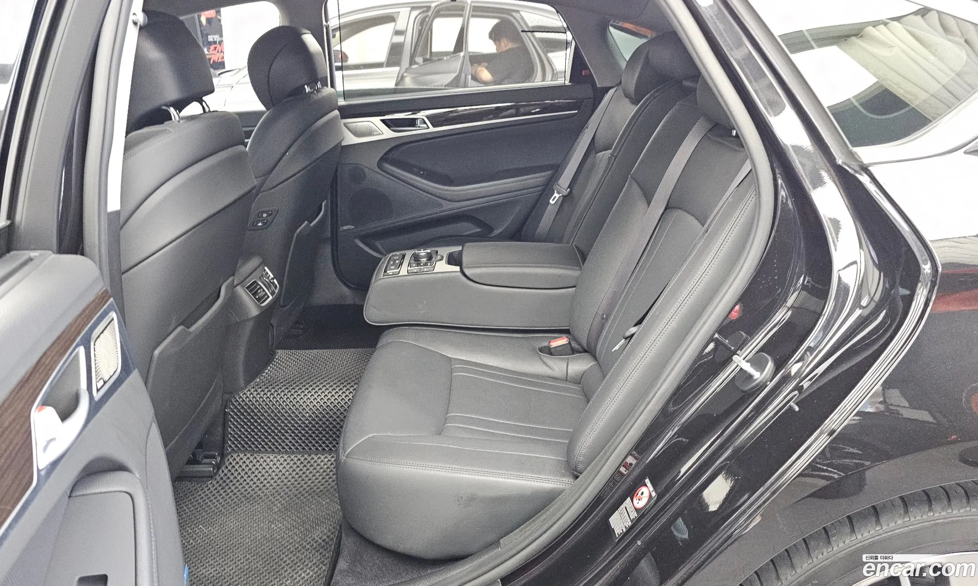 Genesis G80 2017 KMHGM41DBHU232088 — 36