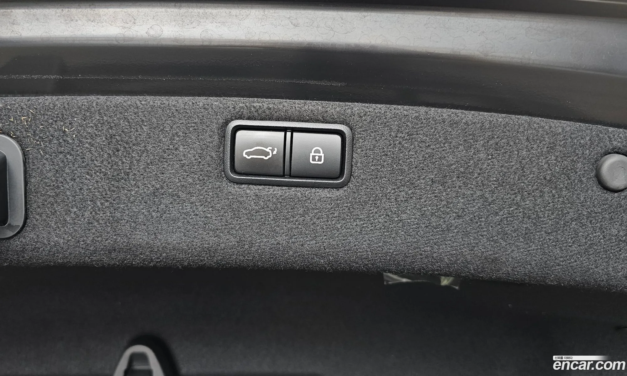 Genesis G80 2017 KMHGM41DBHU232088 — 5