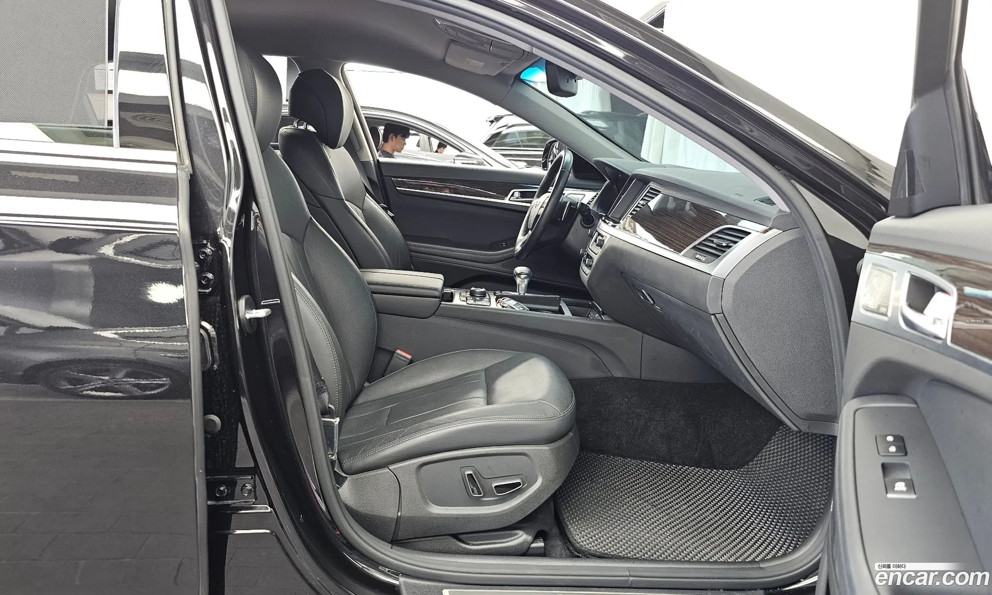 Genesis G80 2017 KMHGM41DBHU232088 — 28
