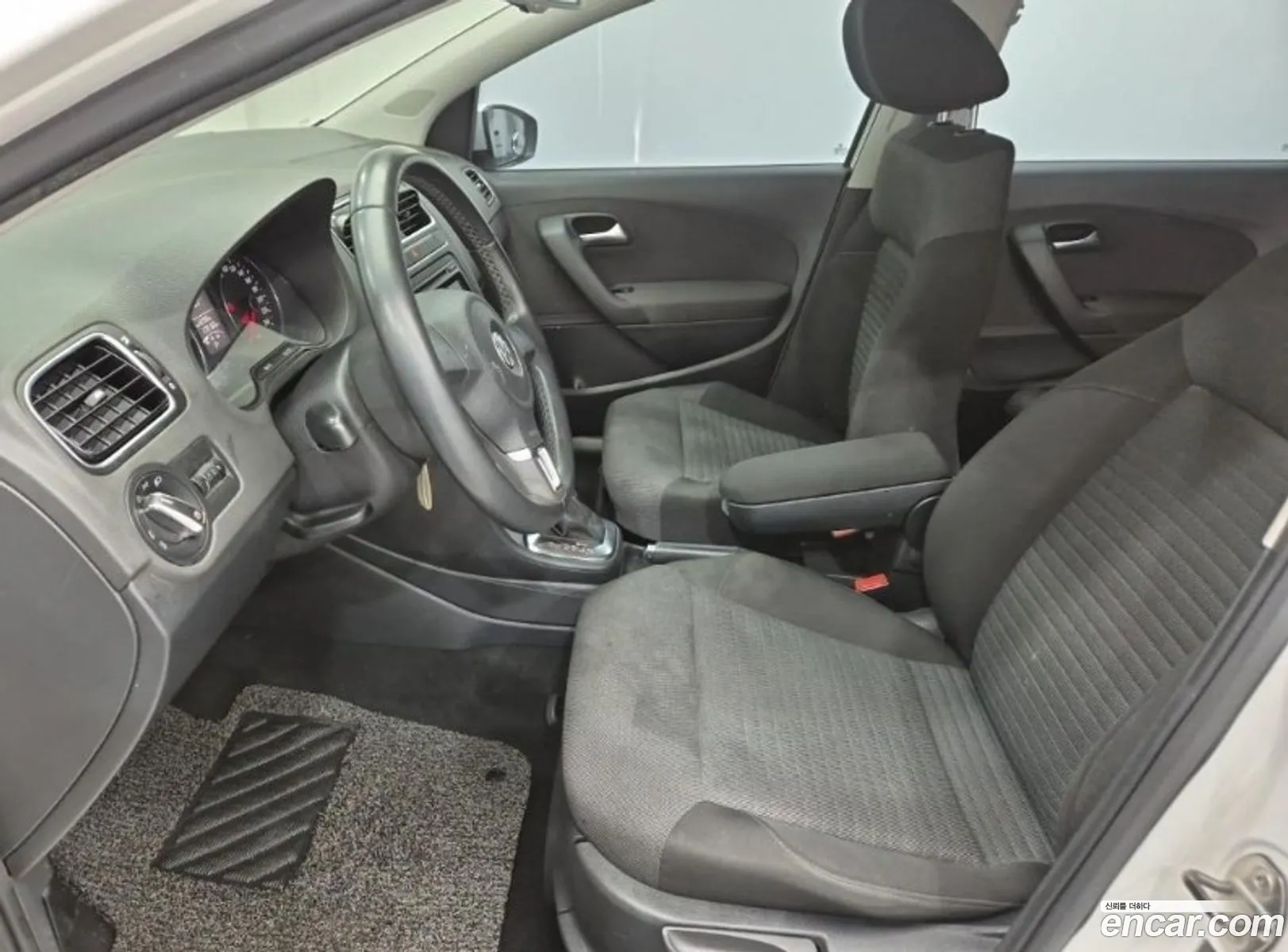 Volkswagen Polo 2014 — 12