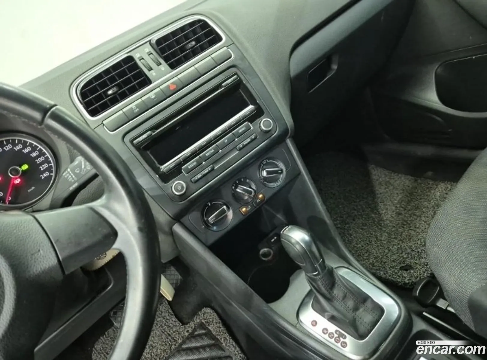 Volkswagen Polo 2014 — 10