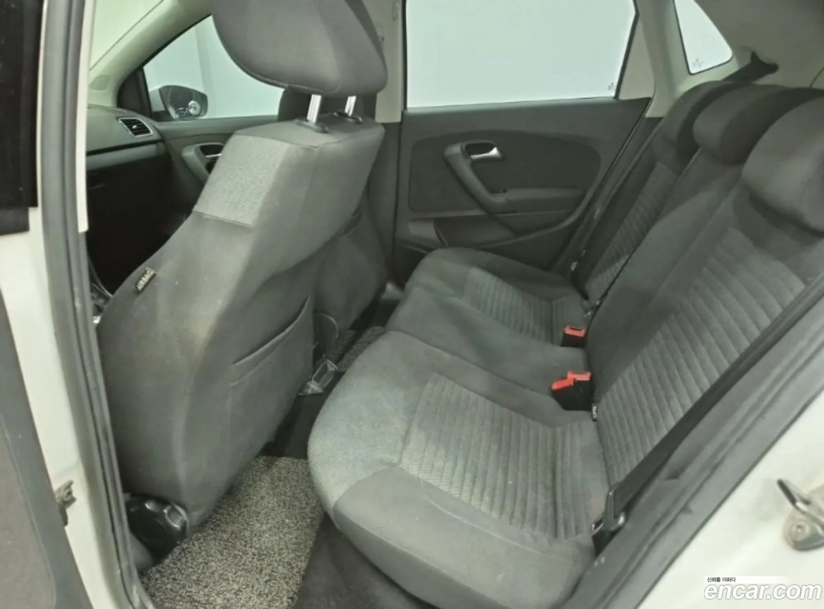 Volkswagen Polo 2014 — 15