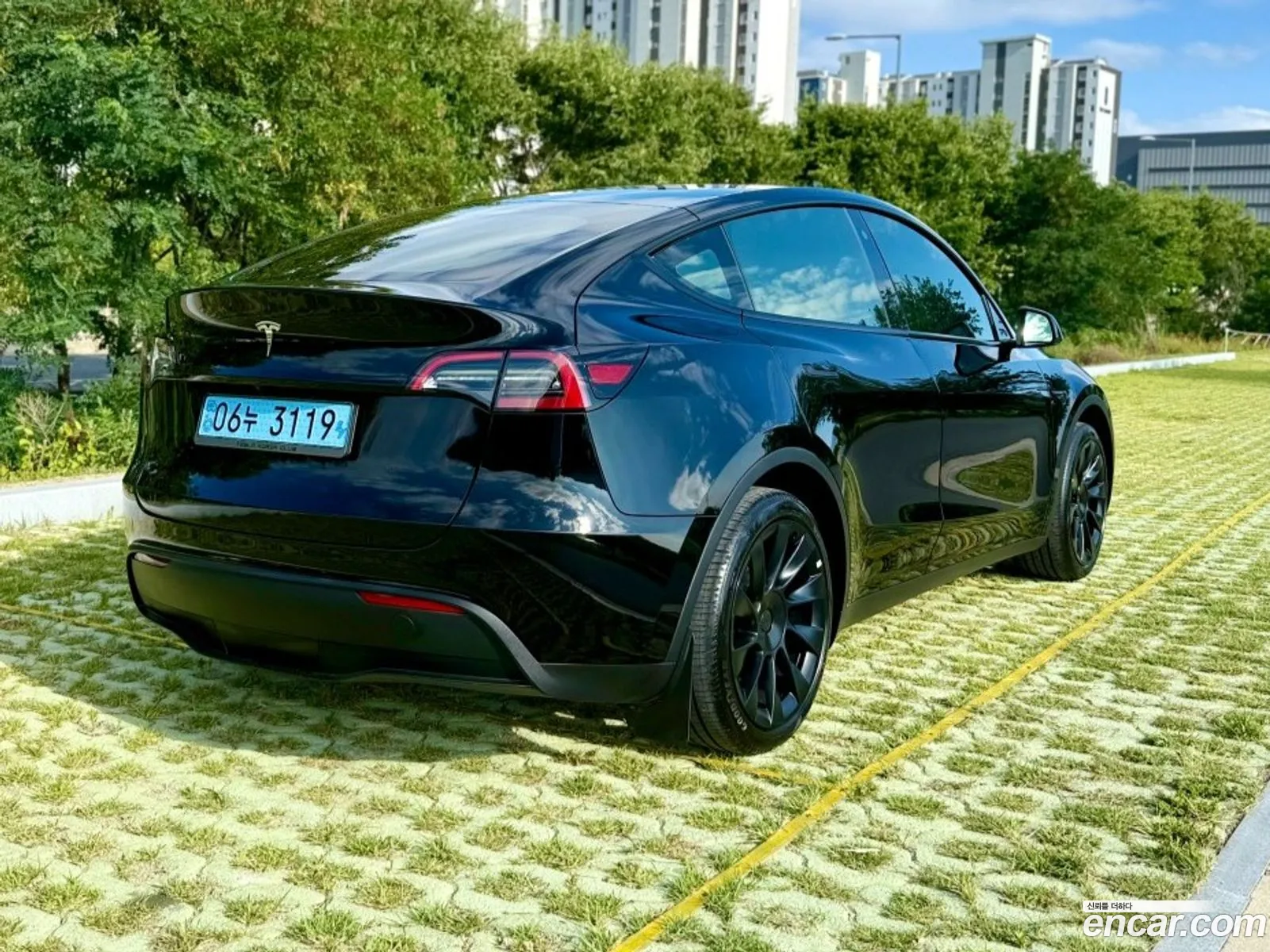 Tesla Model Y 2023 — 9