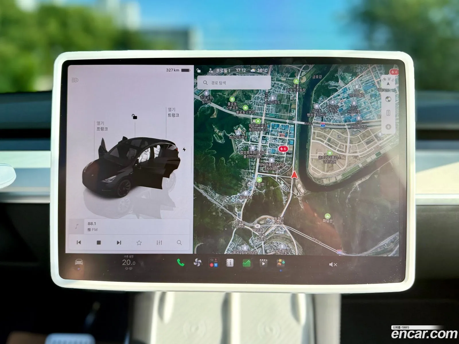 Tesla Model Y 2023 — 19