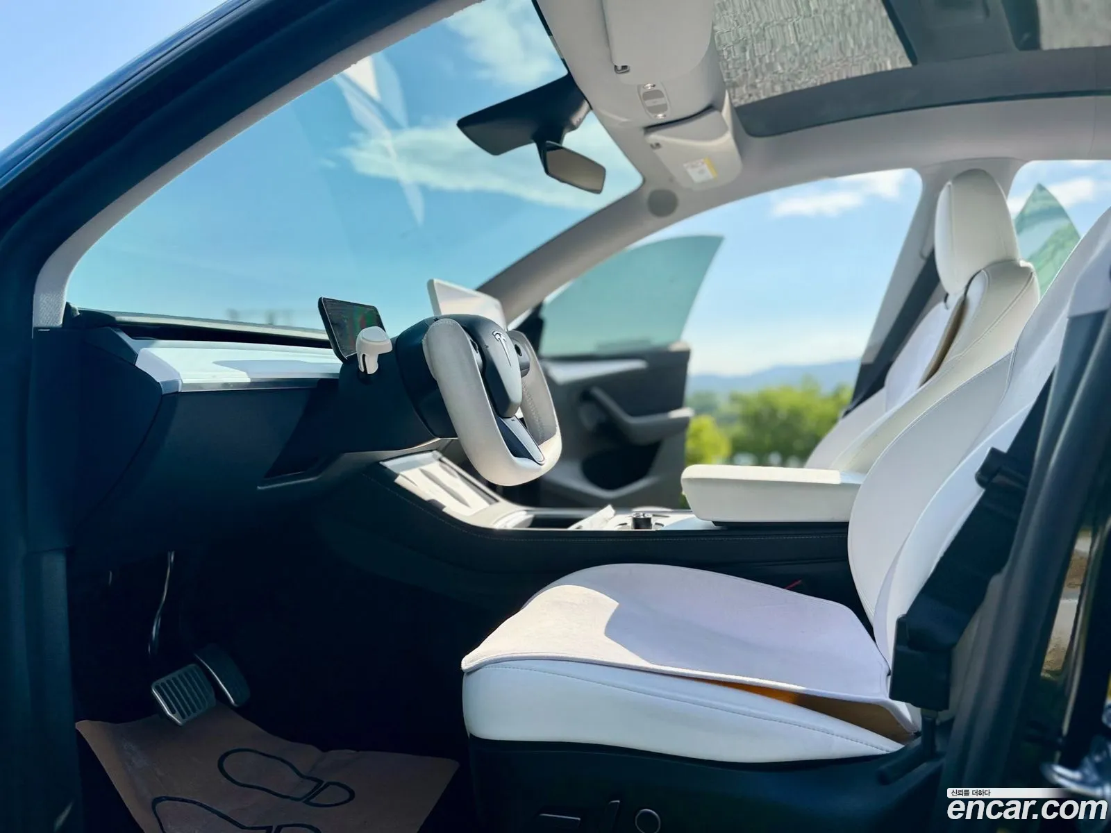Tesla Model Y 2023 — 15