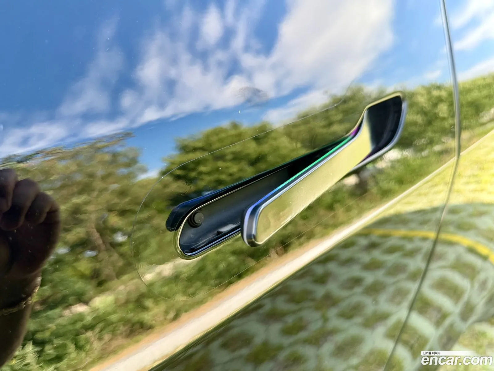 Tesla Model Y 2023 — 17