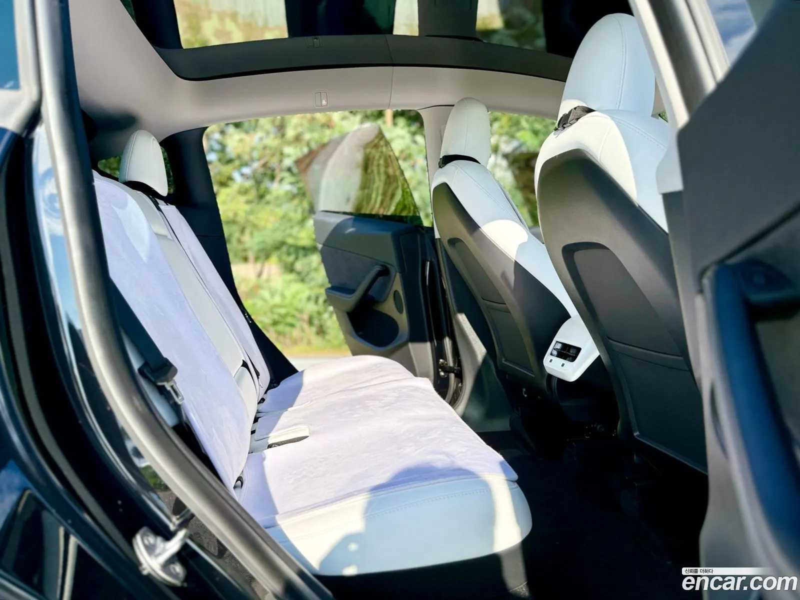 Tesla Model Y 2023 — 13