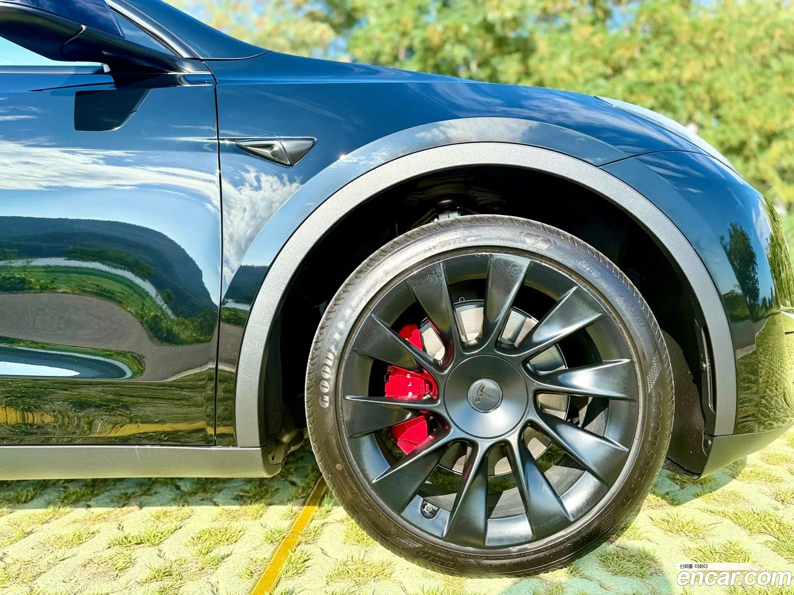 Tesla Model Y 2023 — 20