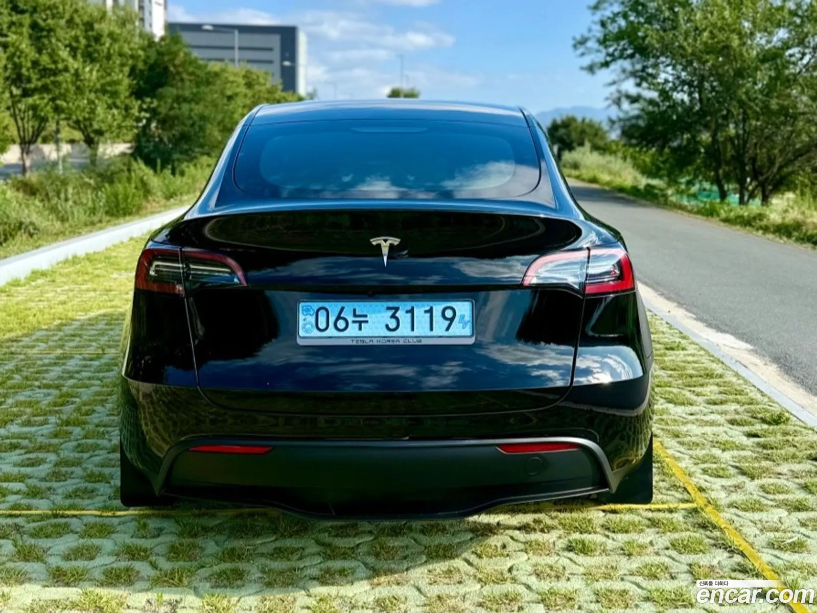 Tesla Model Y 2023 — 14