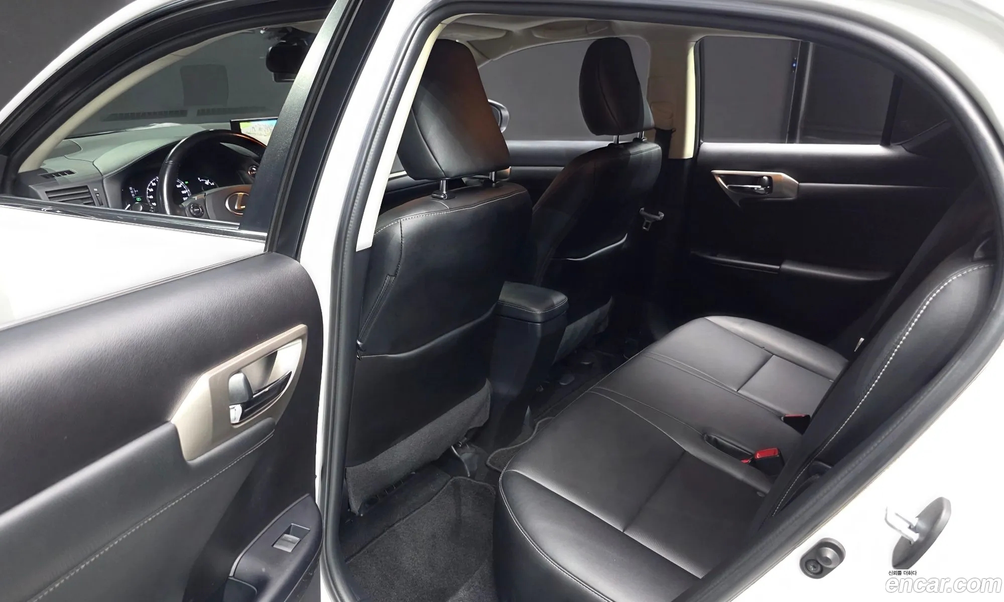 Lexus CT200h 2016 JTHKD5BH5G2274062 — 8