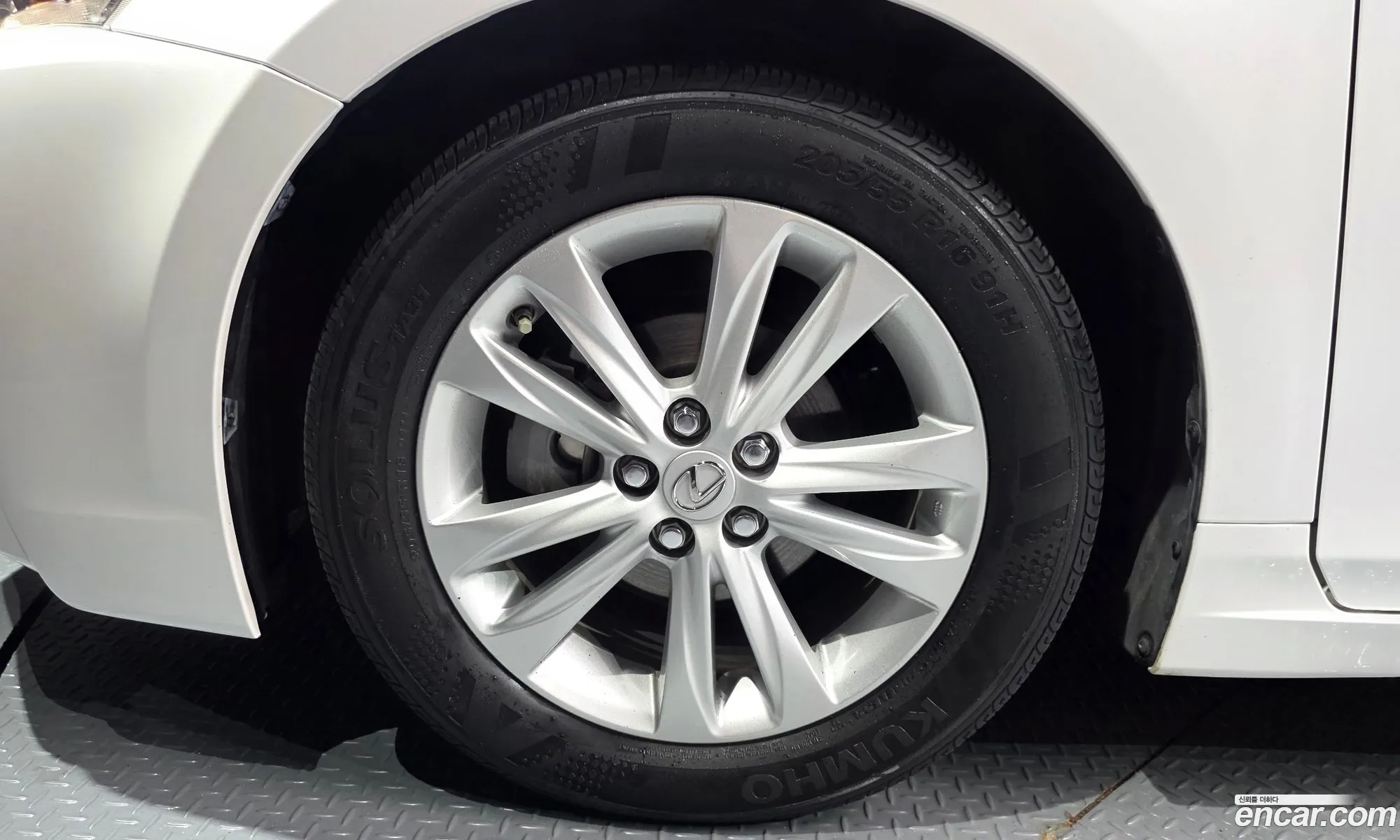 Lexus CT200h 2016 JTHKD5BH5G2274062 — 21