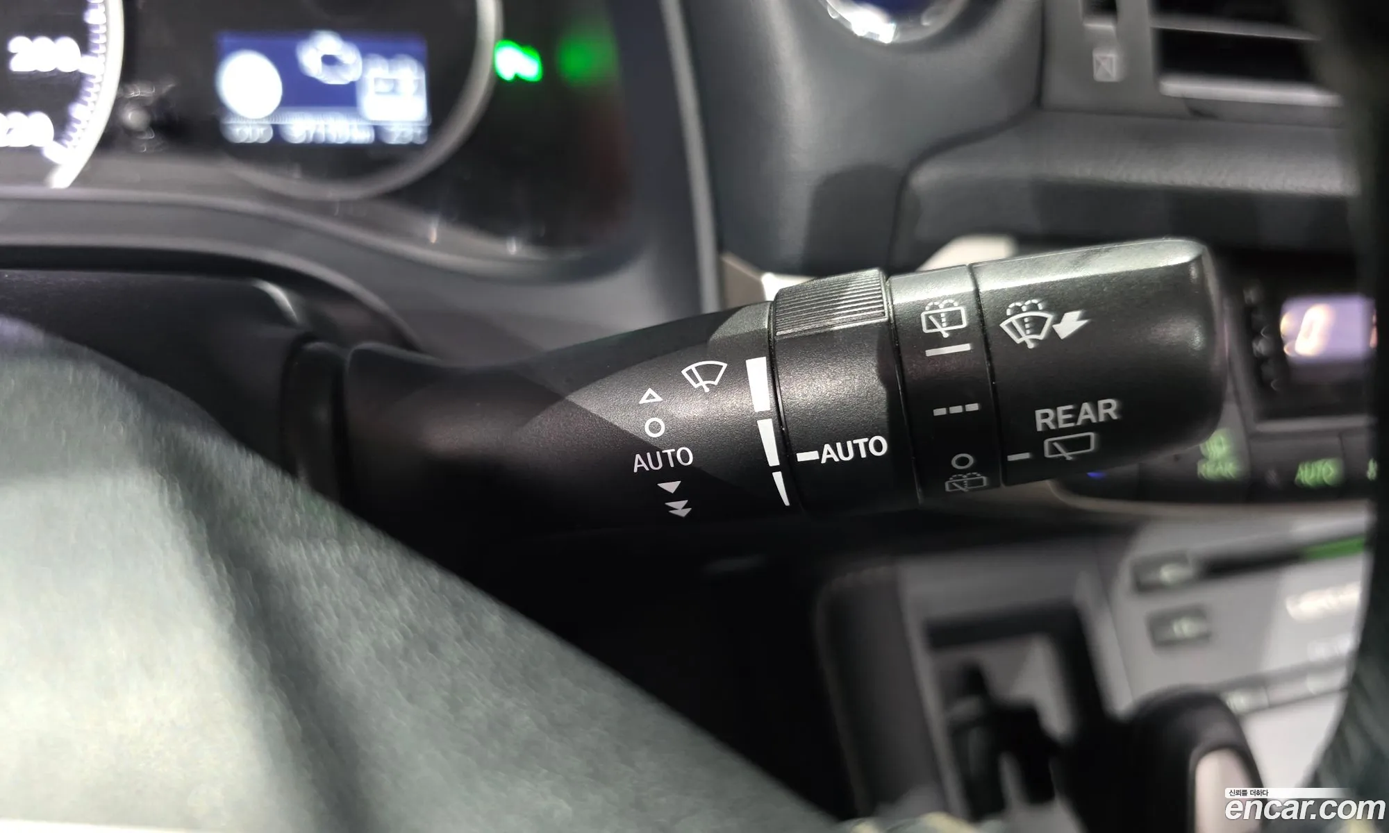 Lexus CT200h 2016 JTHKD5BH5G2274062 — 30