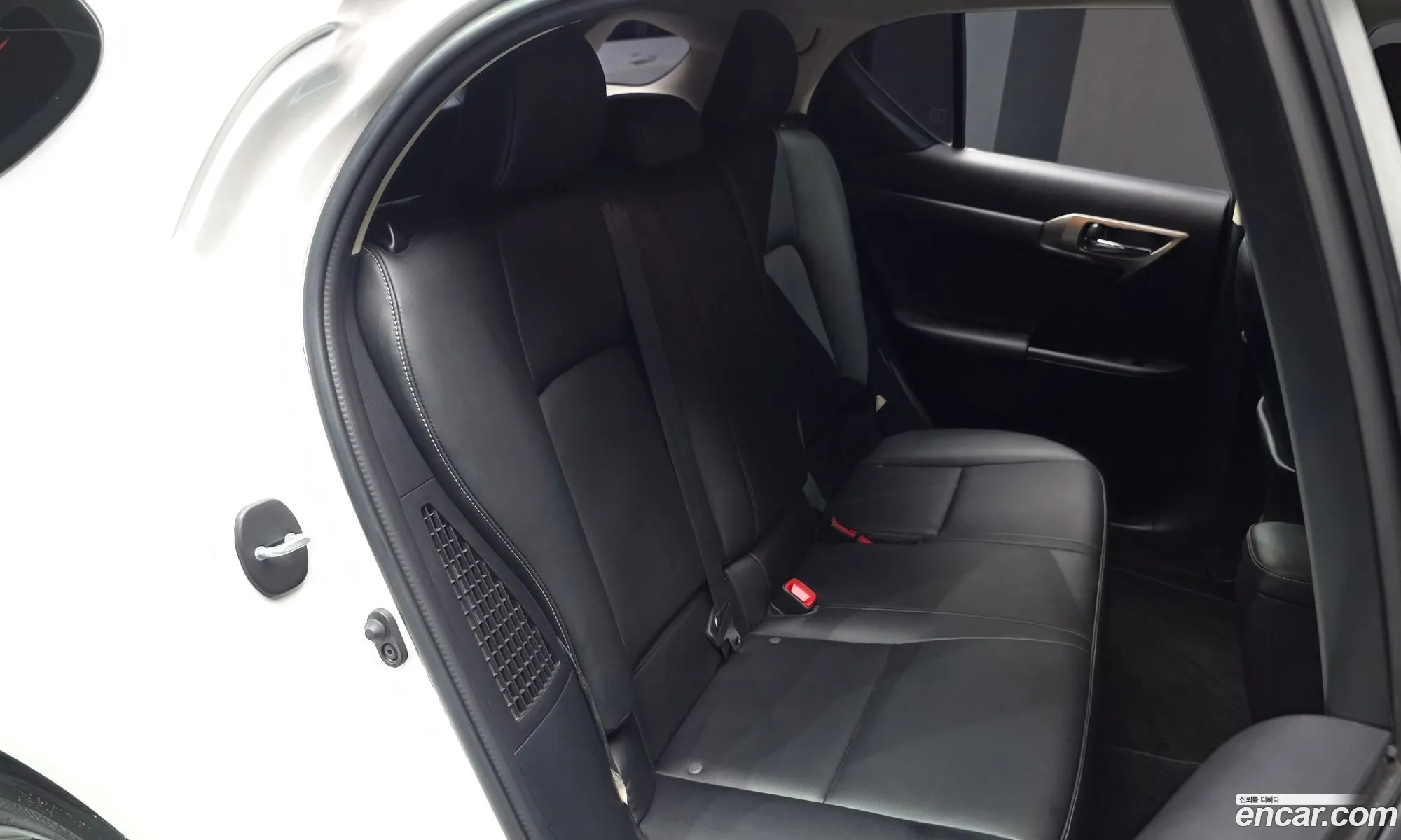 Lexus CT200h 2016 JTHKD5BH5G2274062 — 23