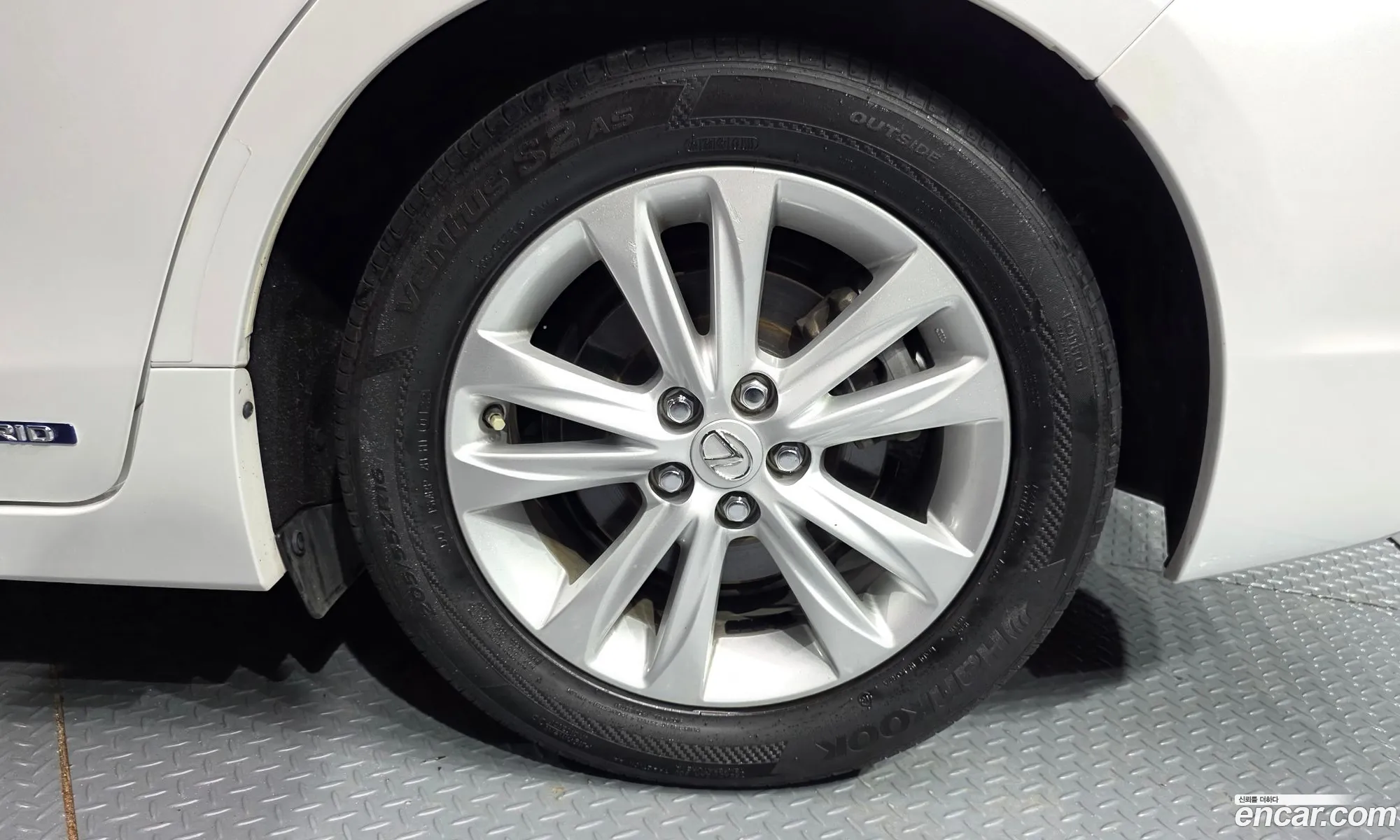 Lexus CT200h 2016 JTHKD5BH5G2274062 — 29