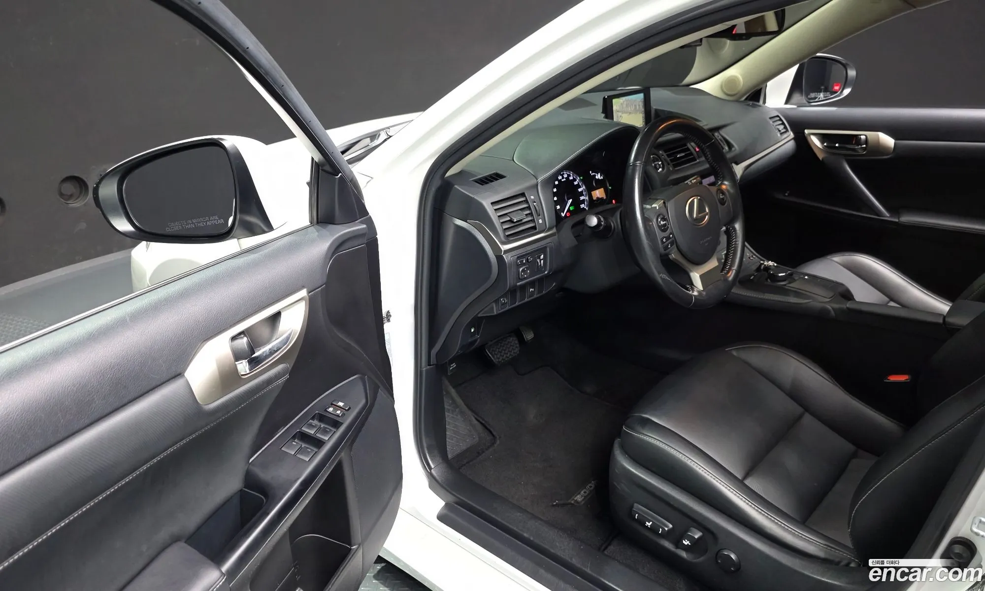 Lexus CT200h 2016 JTHKD5BH5G2274062 — 17