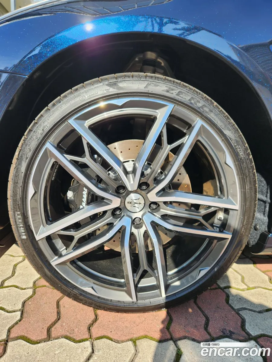 Maserati Quattroporte 2023 — 9