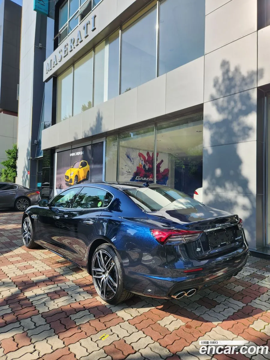 Maserati Quattroporte 2023 — 3