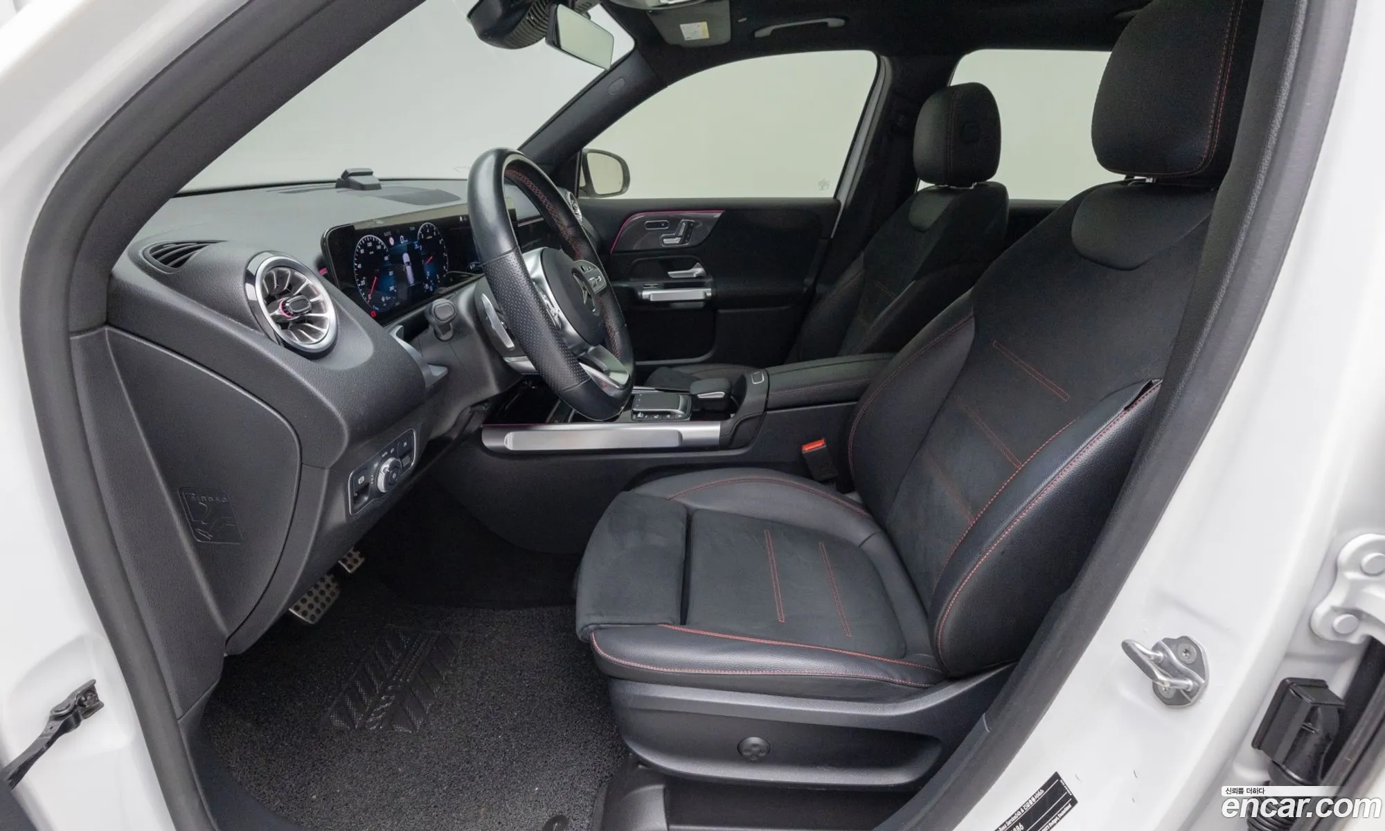 Mercedes-Benz GLB-Class X247 2023 — 12