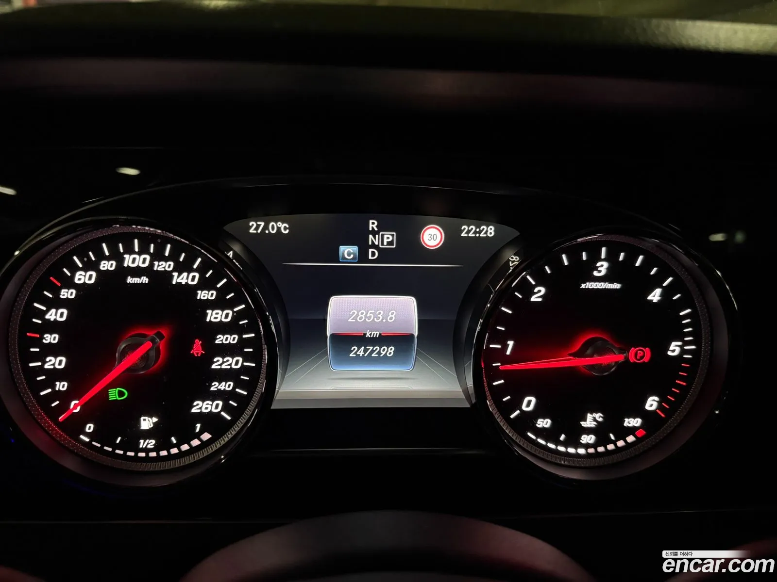 Mercedes-Benz E-Class W213 2016 — 19