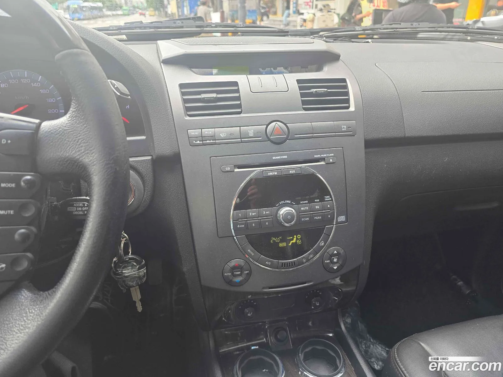 KG Mobility (SsangYong) Super Rexton 2011 — 12