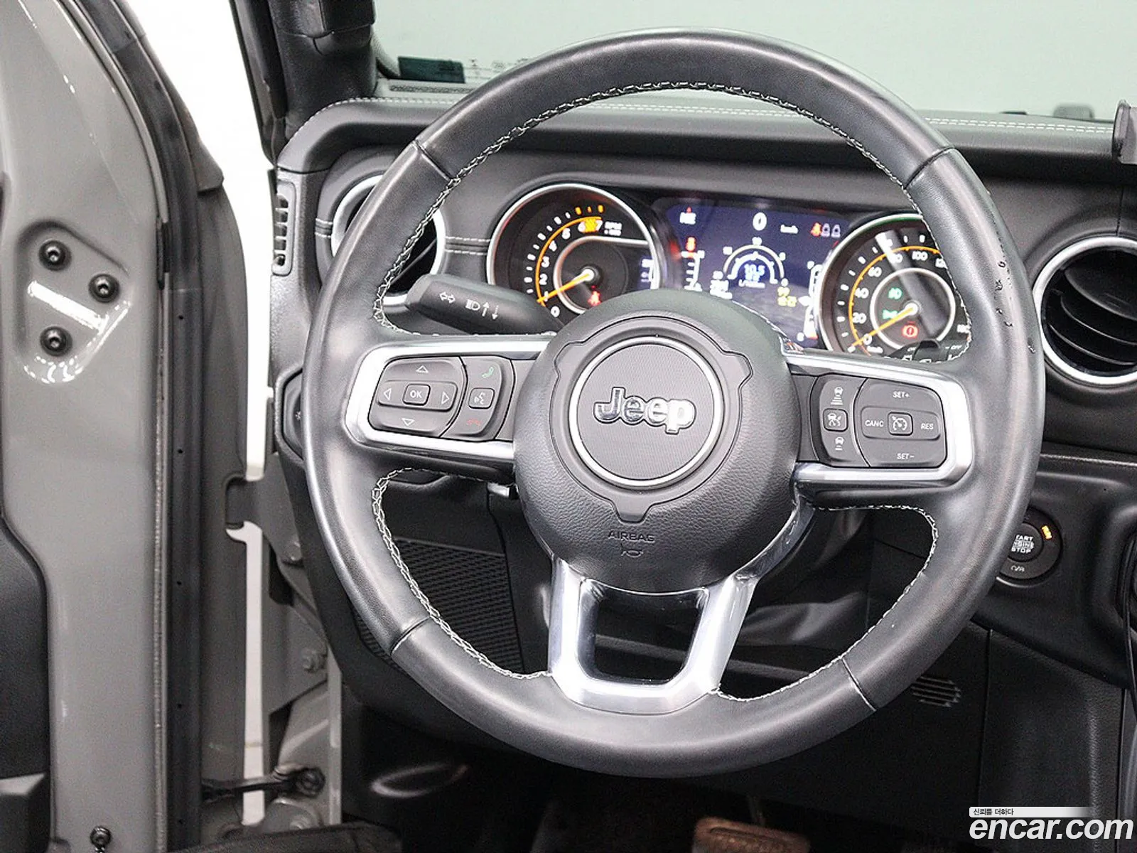 Jeep Wrangler 2023 — 13