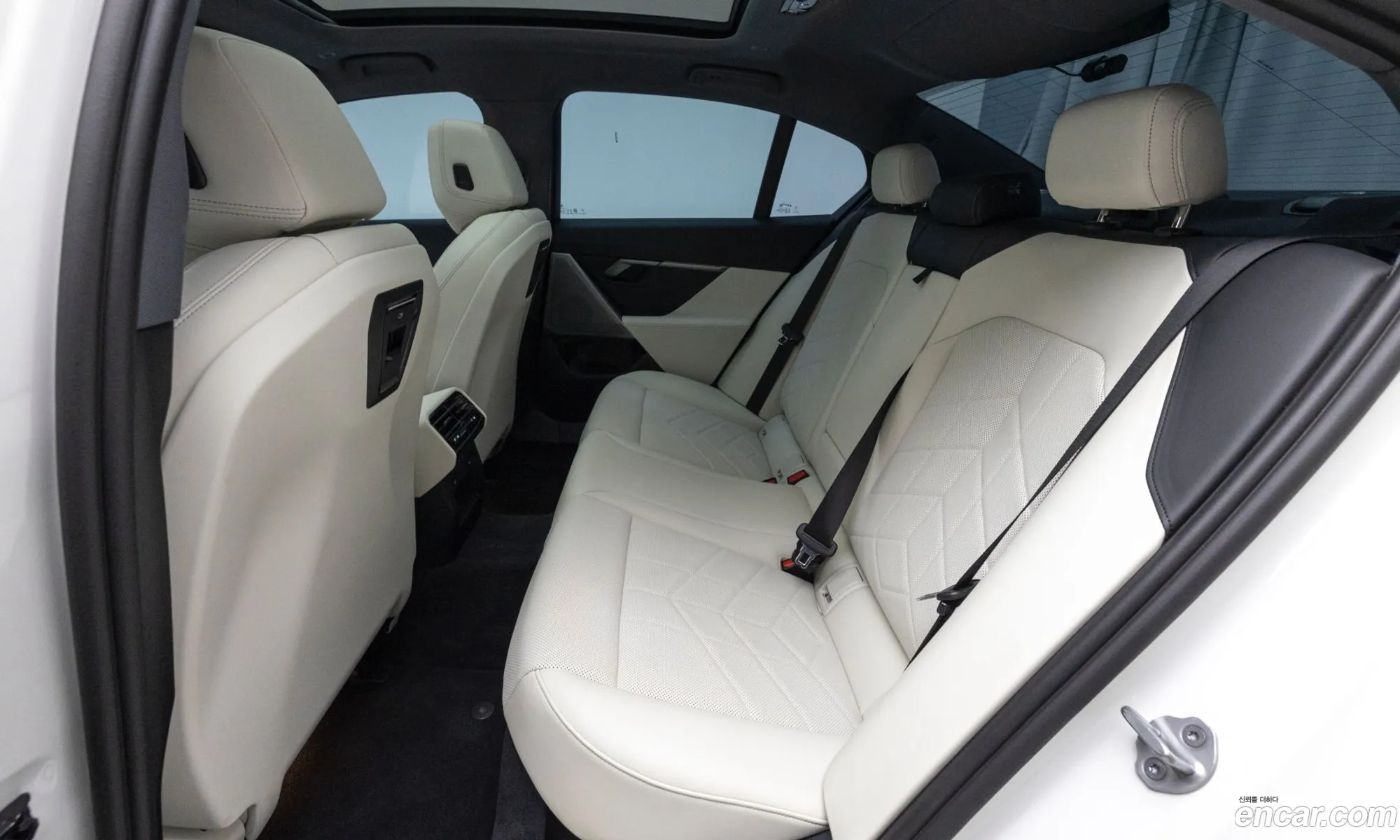 BMW 5 Series 2025 — 13