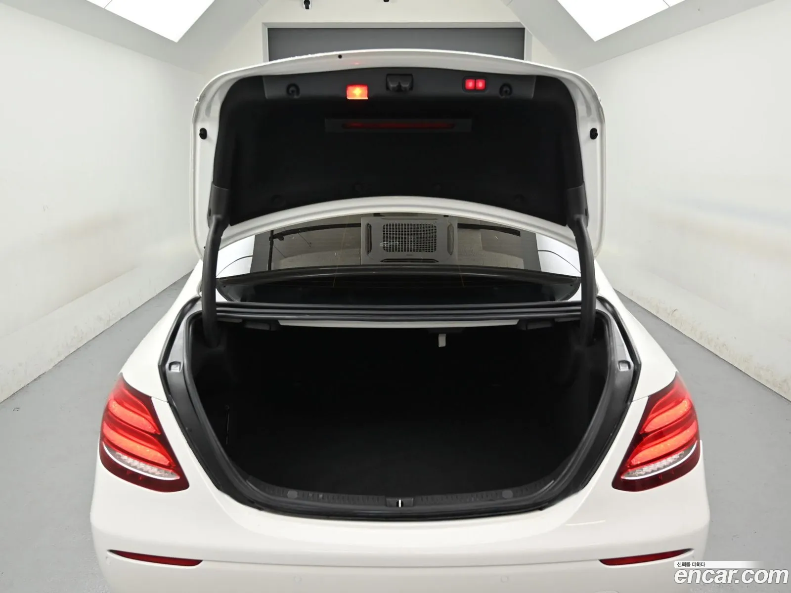 Mercedes-Benz E-Class W213 2017 — 15