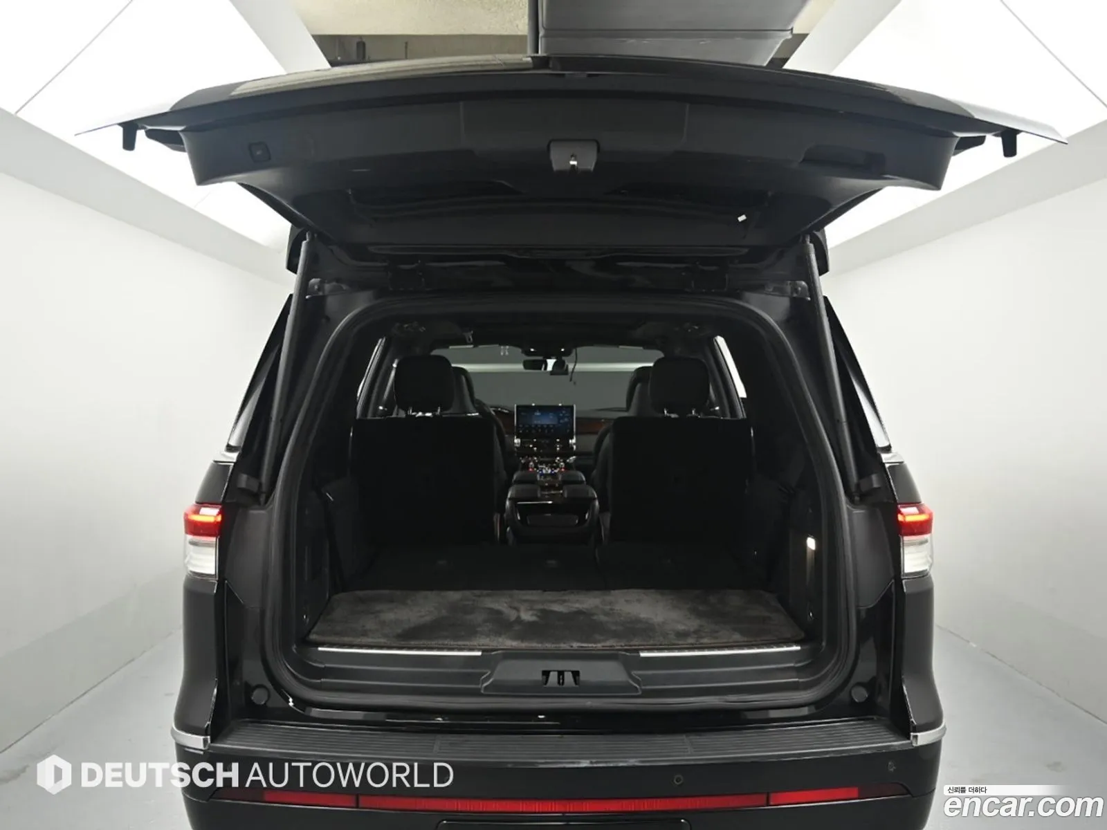 Lincoln Navigator 2023 — 19
