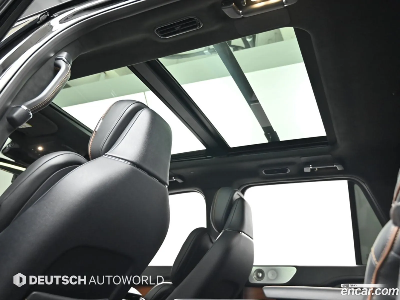 Lincoln Navigator 2023 — 8