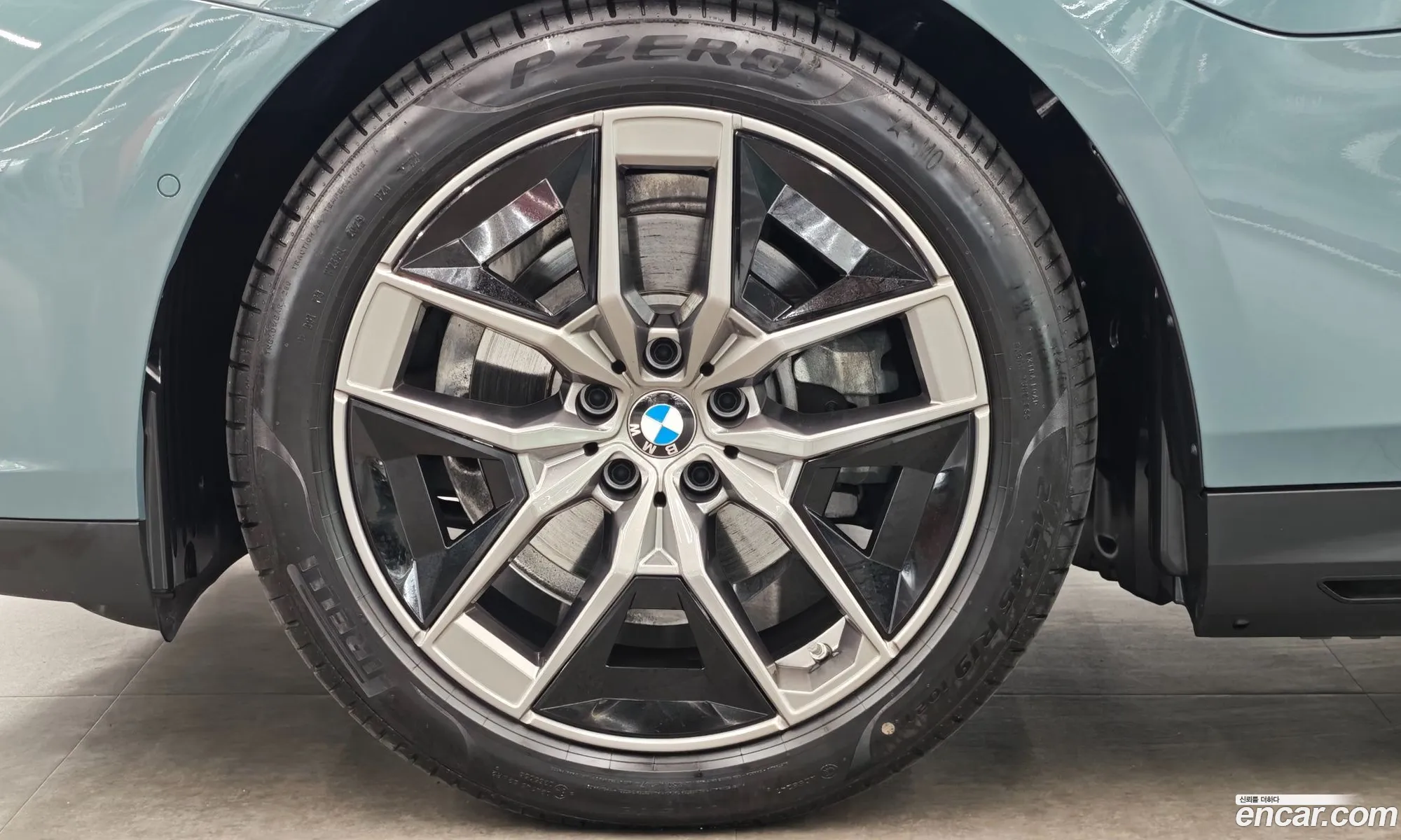 BMW 5 Series 2025 — 13