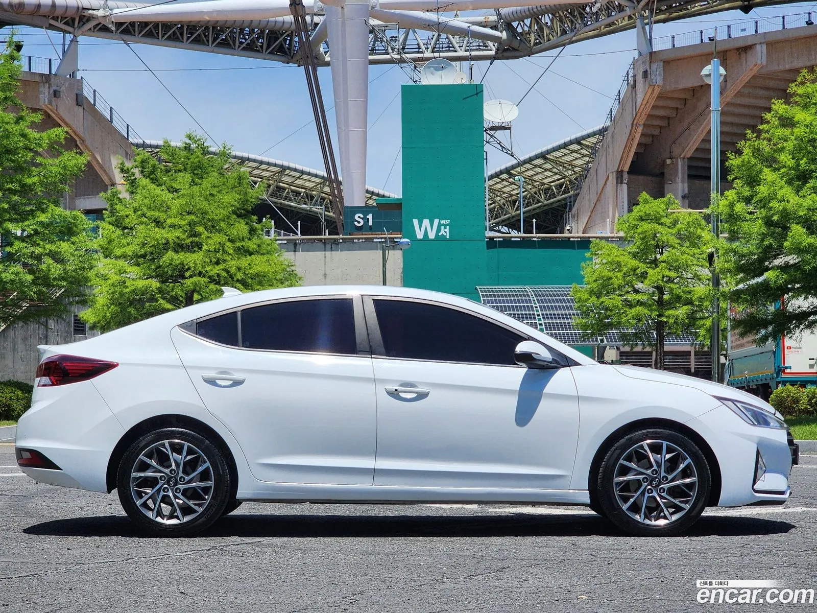 Hyundai Elantra AD 2019 — 3