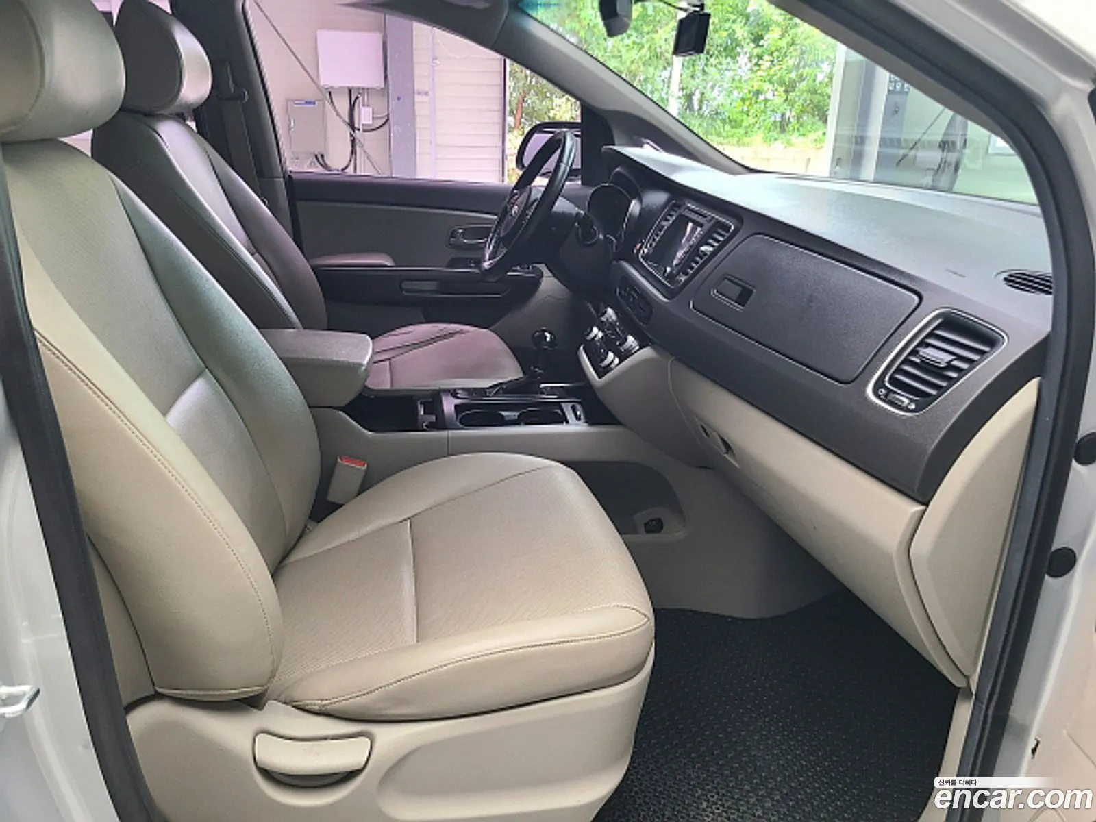 Kia Carnival 2016 — 7