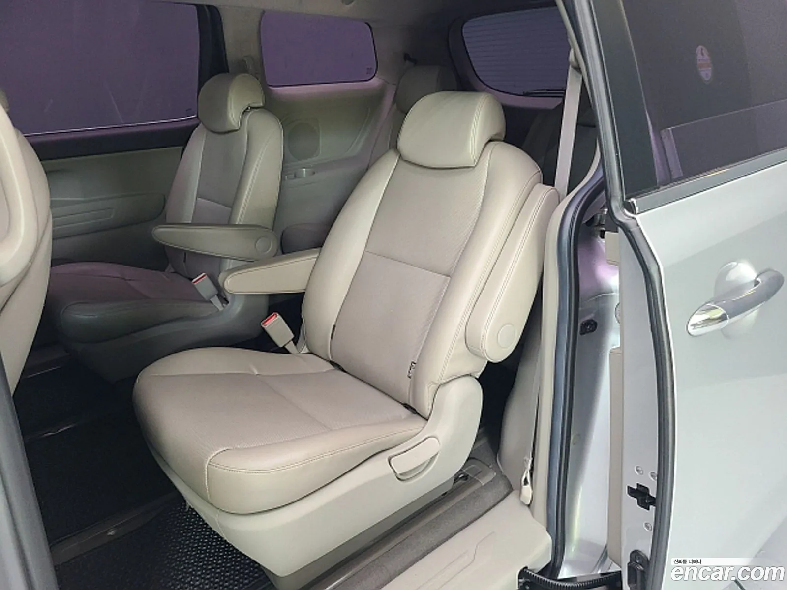Kia Carnival 2016 — 12