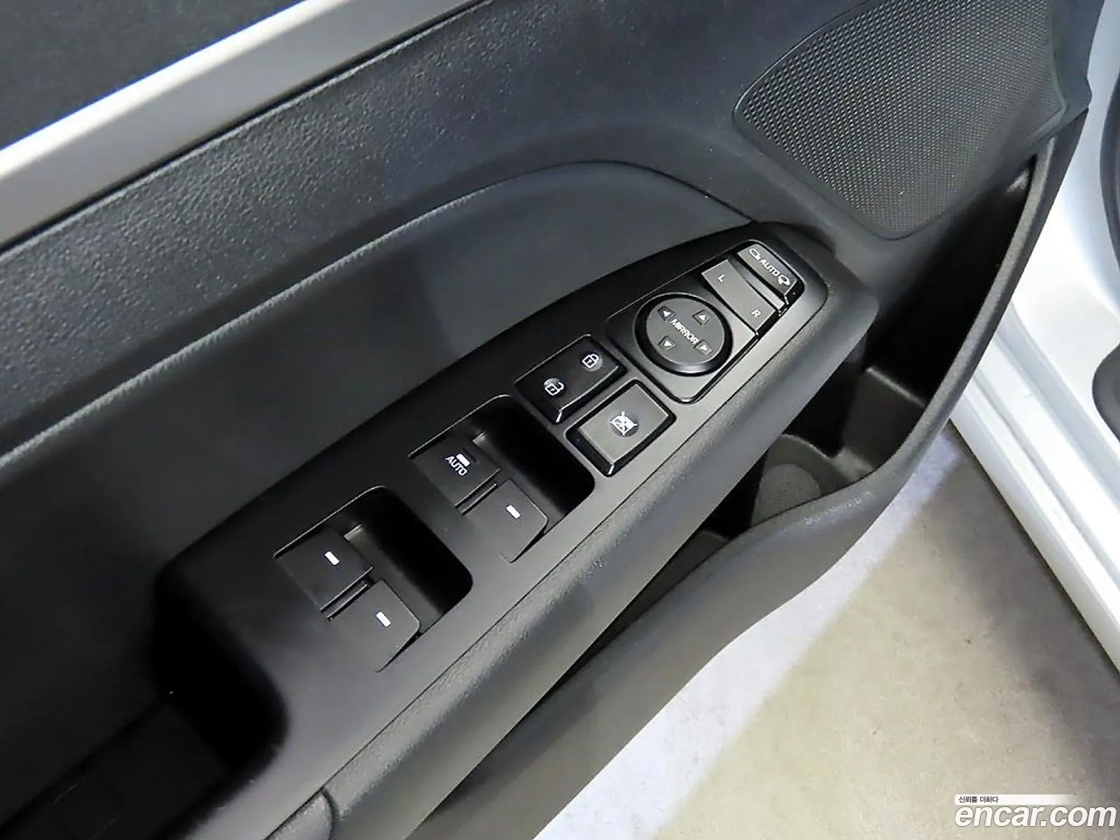 Hyundai Elantra AD 2016 — 10