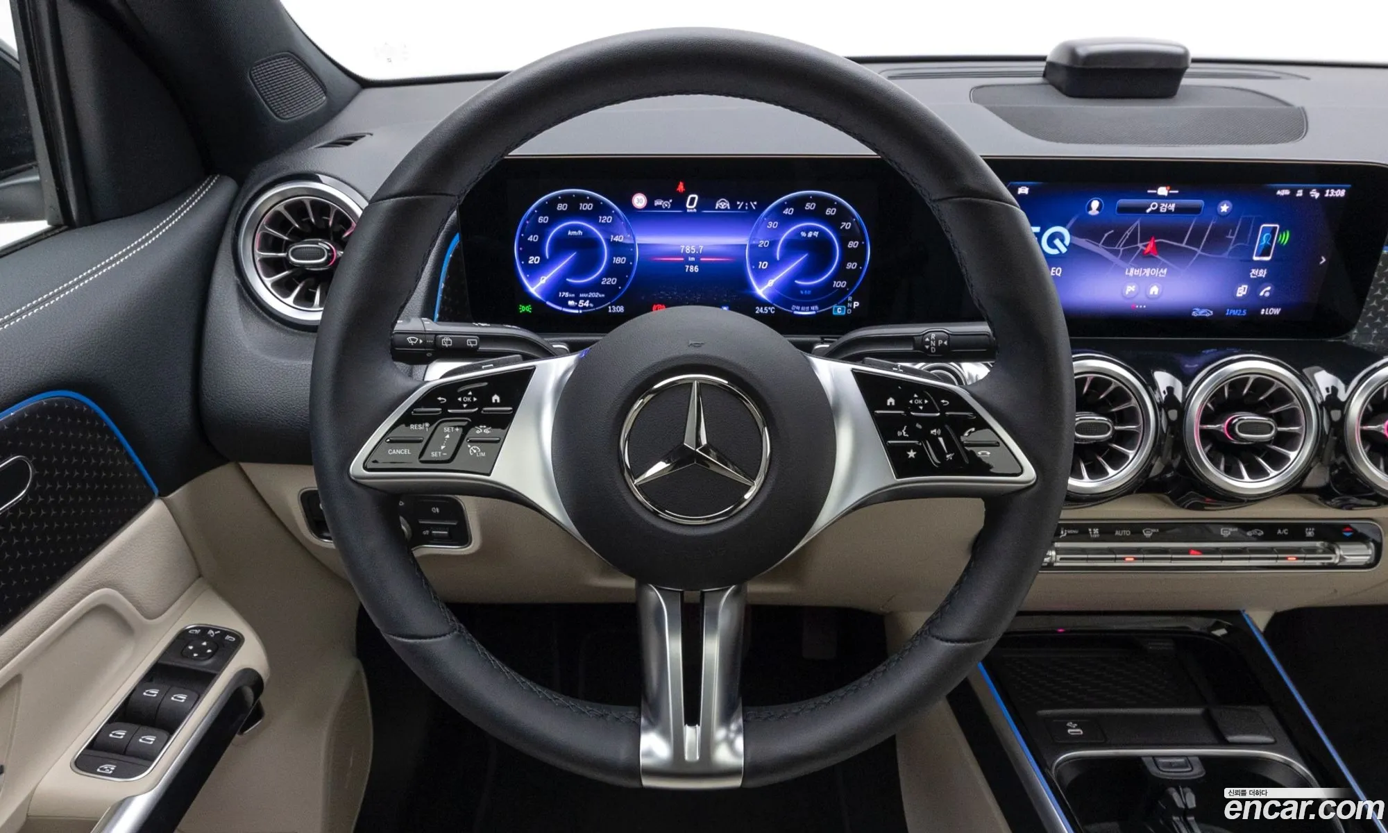 Mercedes-Benz EQB X243 2025 — 8