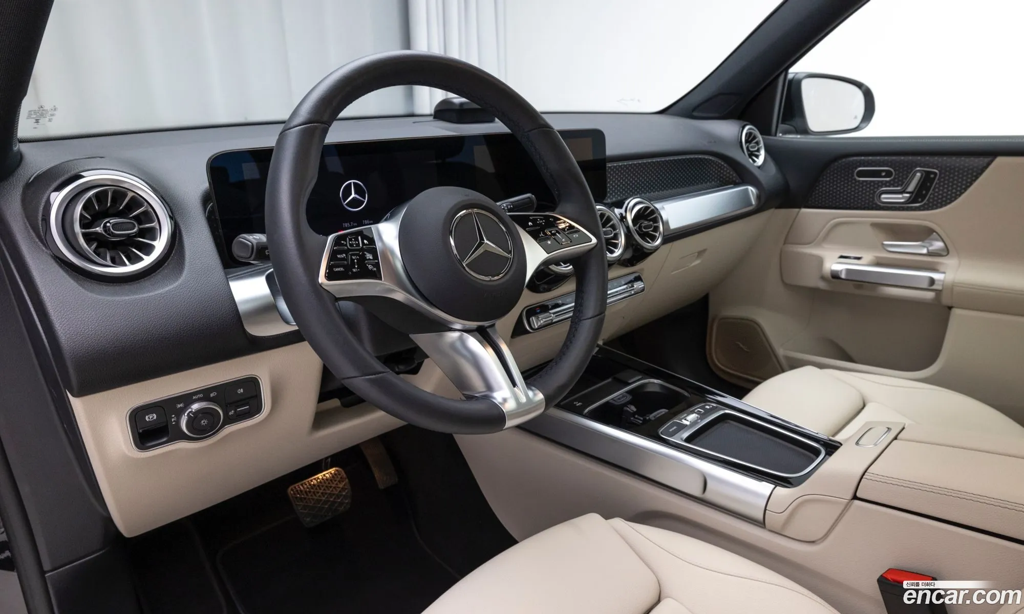 Mercedes-Benz EQB X243 2025 — 16