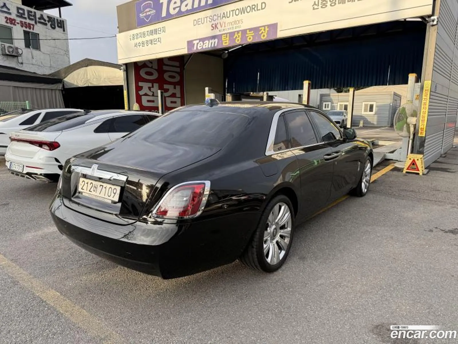 Rolls-Royce Ghost 2021 — 16