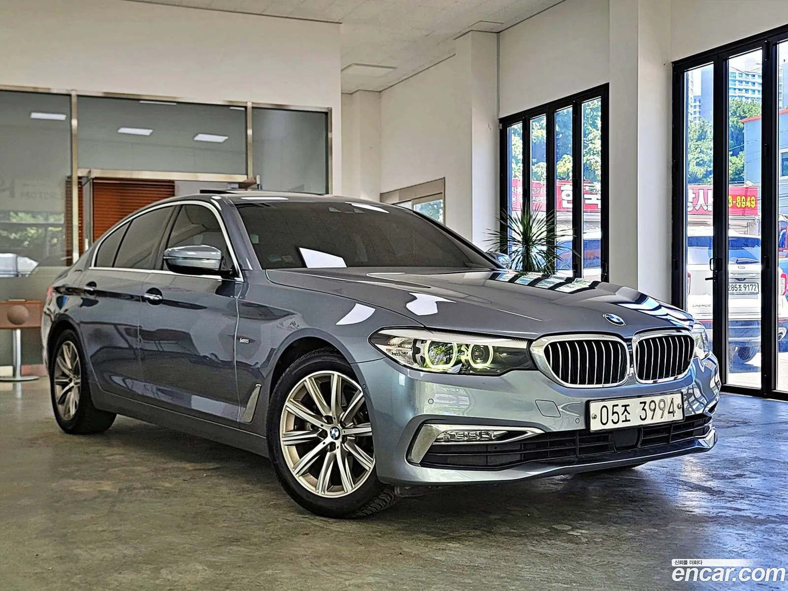 BMW 5 Series 2018 — 17