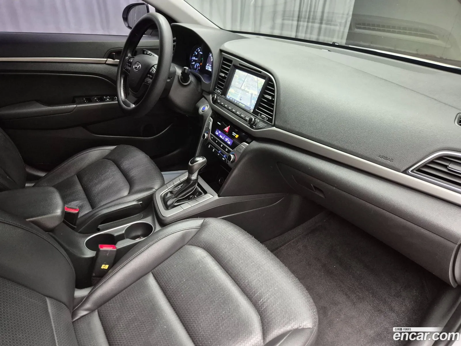 Hyundai Elantra AD 2016 — 5