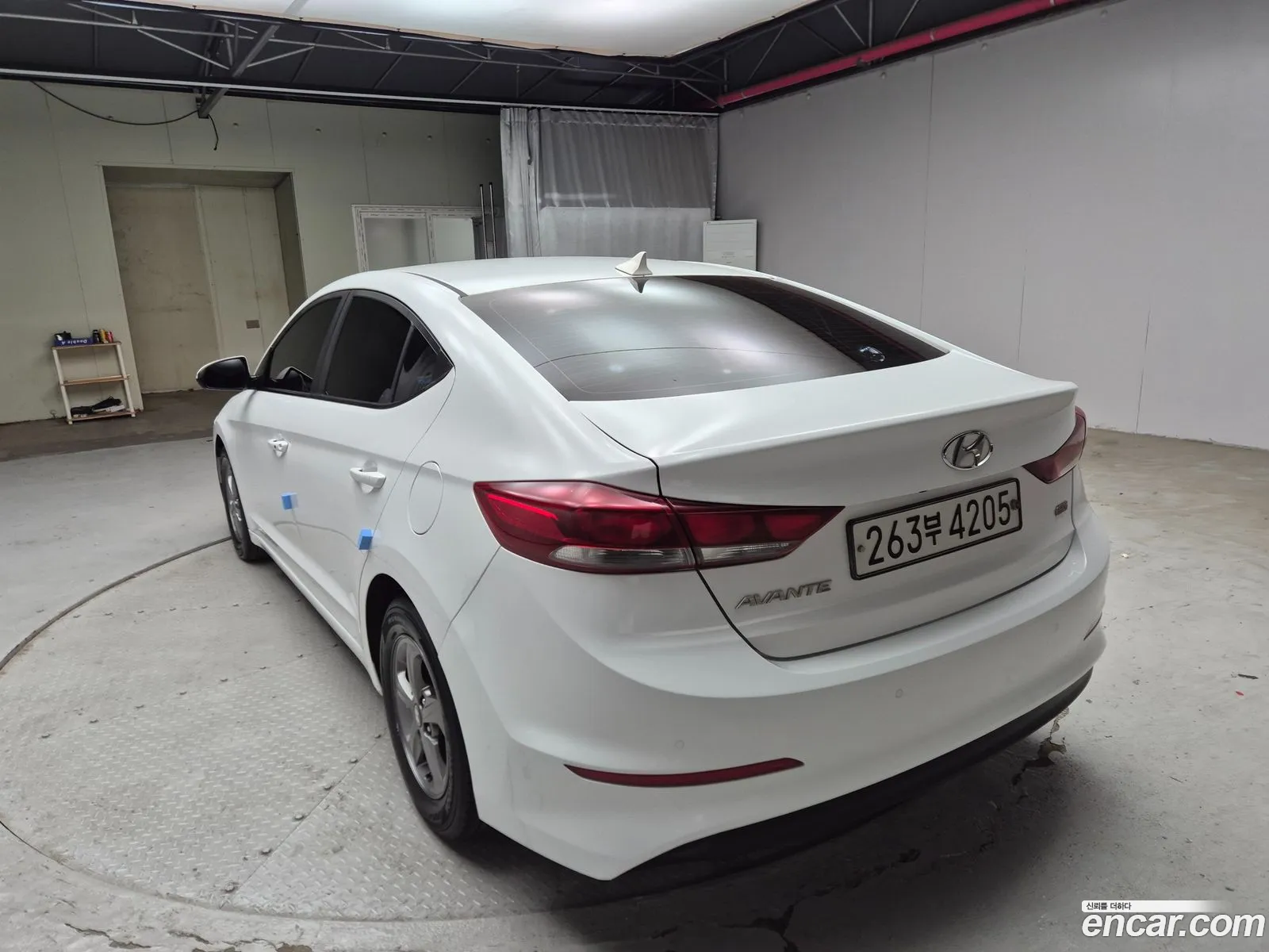 Hyundai Elantra AD 2016 — 13