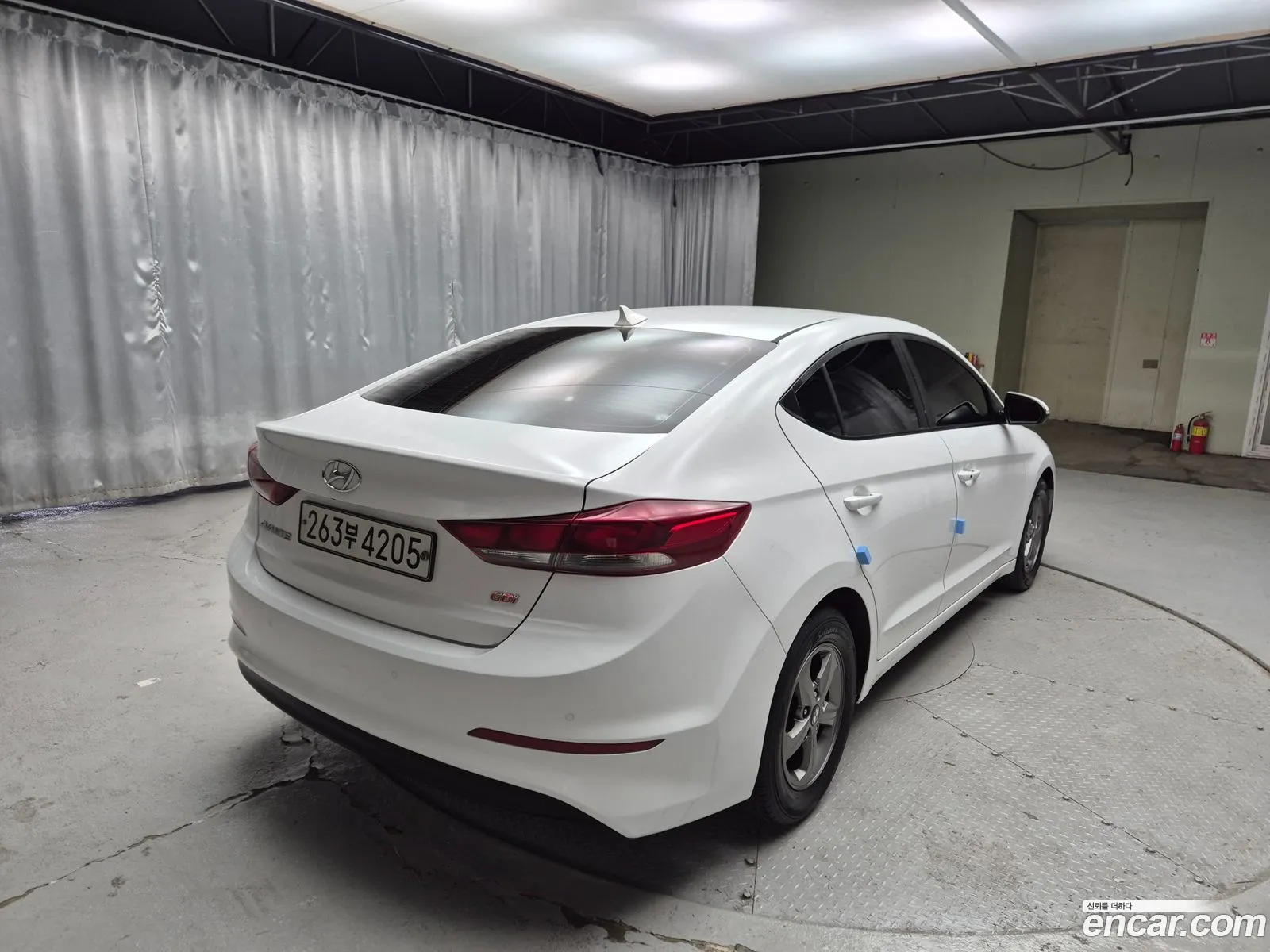 Hyundai Elantra AD 2016 — 15