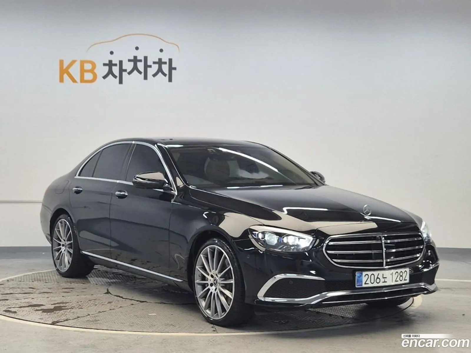 Mercedes-Benz E-Class W213 2023 — 17