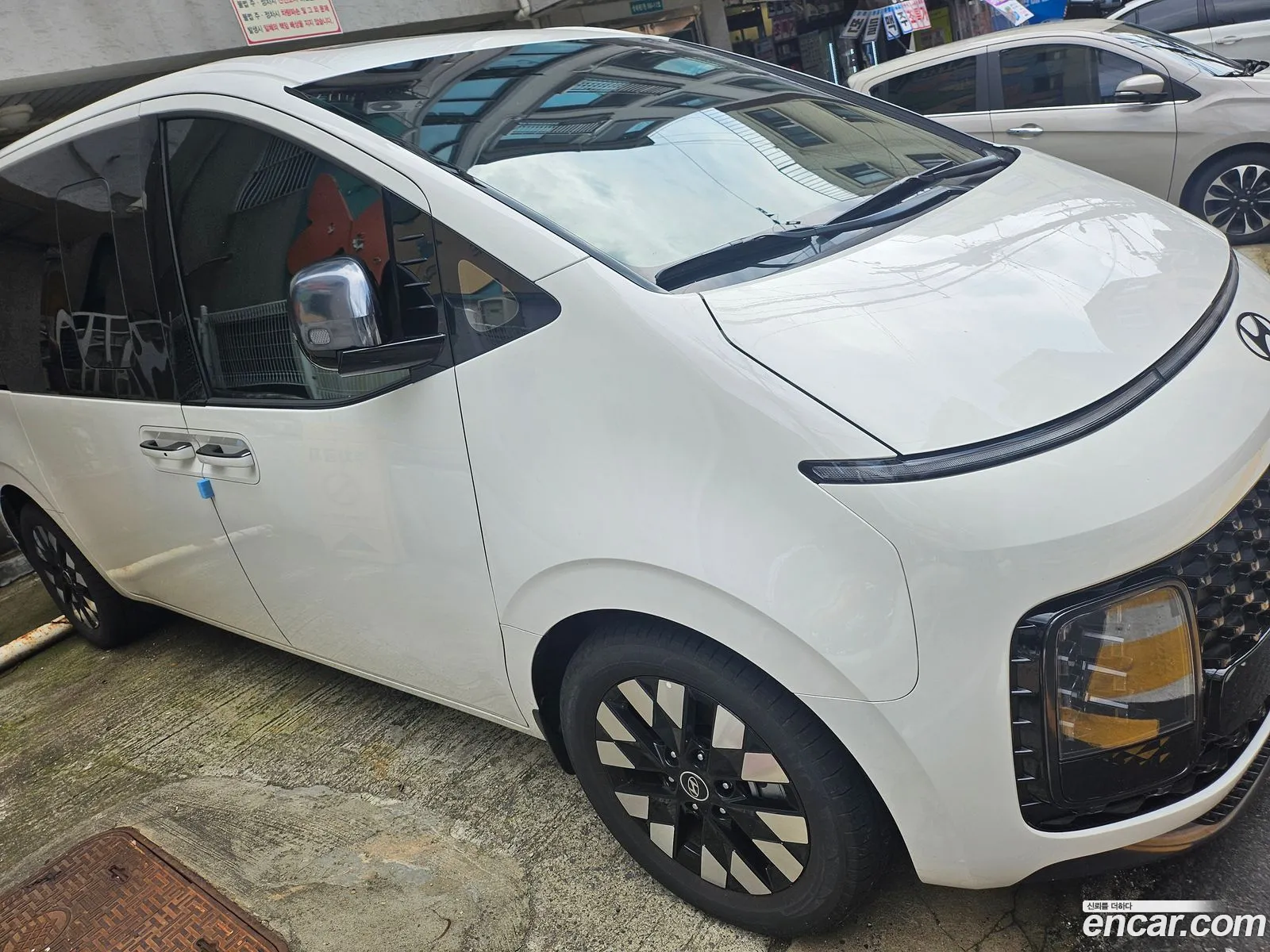 Hyundai Staria 2025 — 2