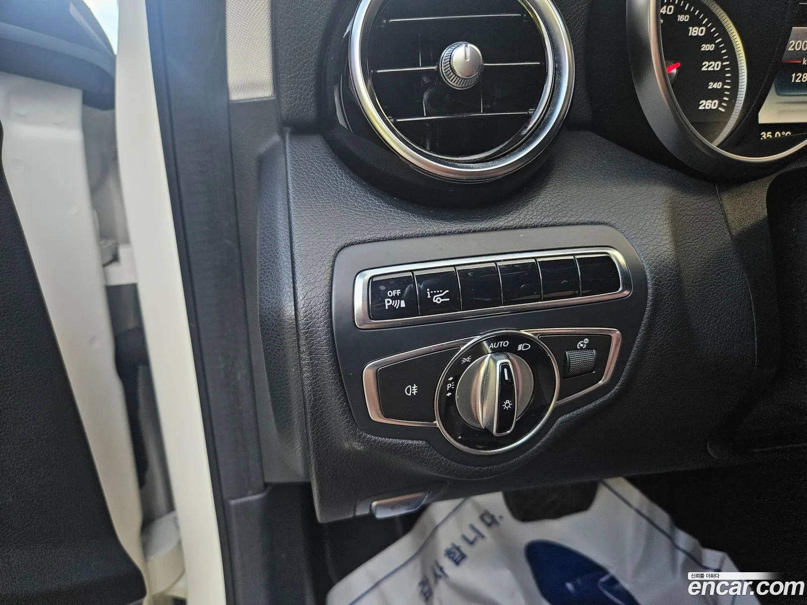 Mercedes-Benz C-Class W205 2014 — 12